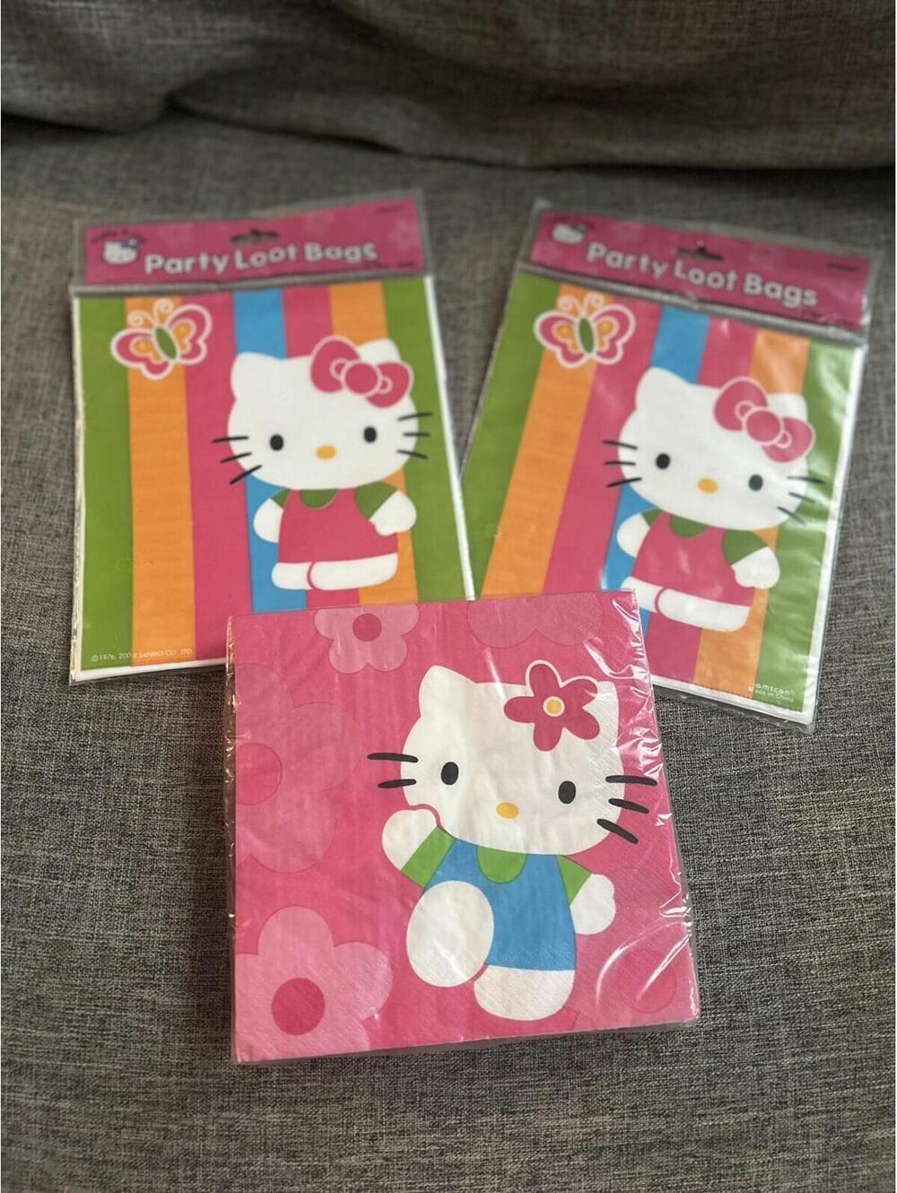 Sanrio Hello Kitty Party Supplies 16 Treat Bags and 16 Napkins